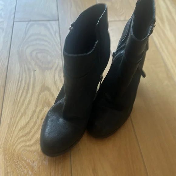 Vince Camuto - Hinnegan Black Leather Ankle Boot Size 5.5 - Picture 6 of 11